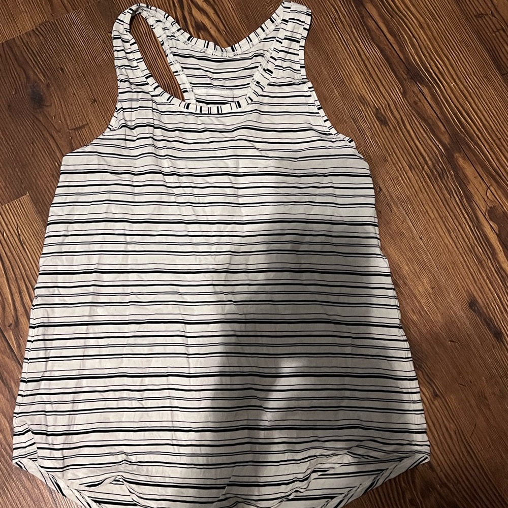 lululemon tank top. not sure what size fits like a 4.